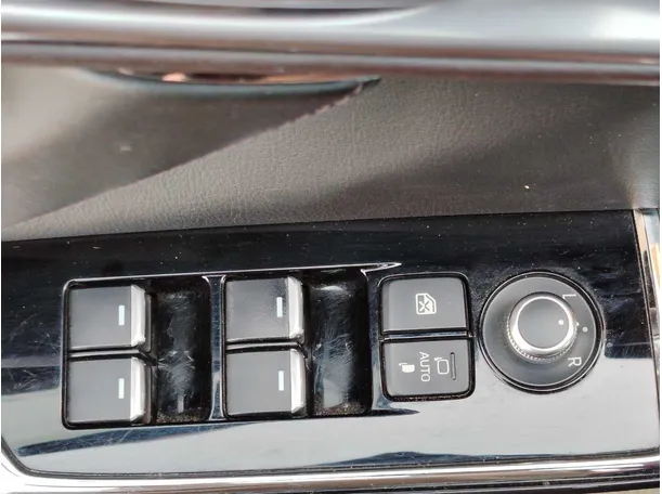 Car image 37