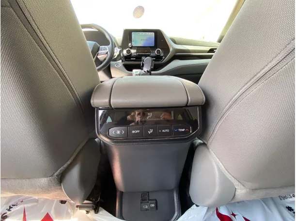 Car image 26
