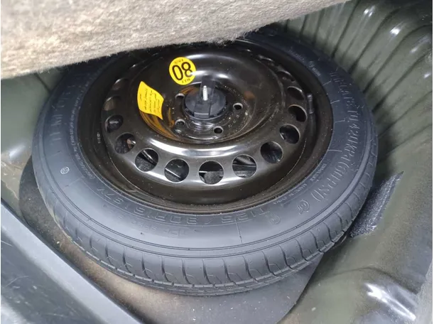 Car image 24