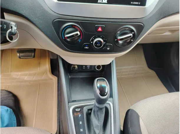 Car image 25