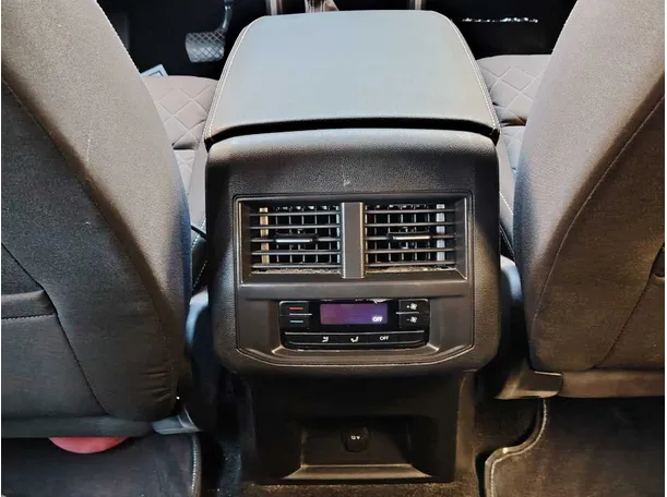 Car image 28