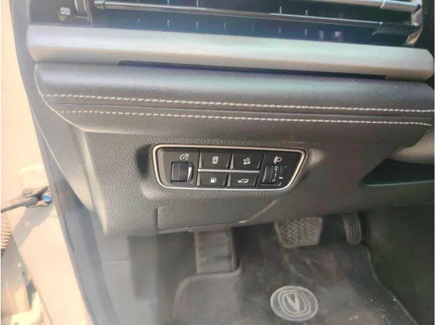 Car image 40