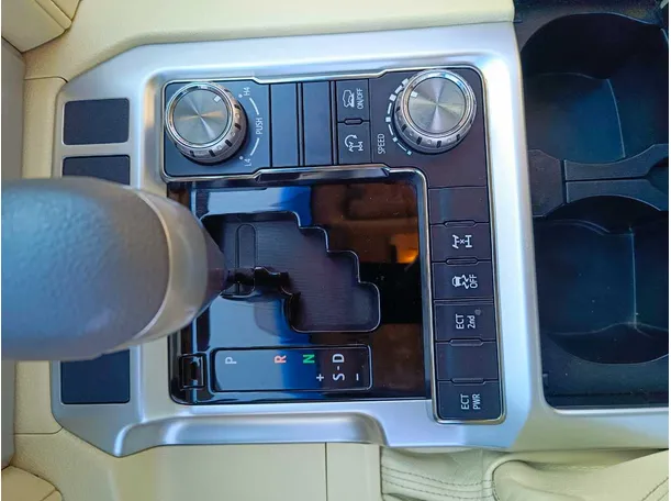 Car image 26