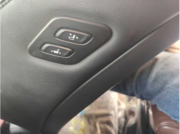 Car image 28