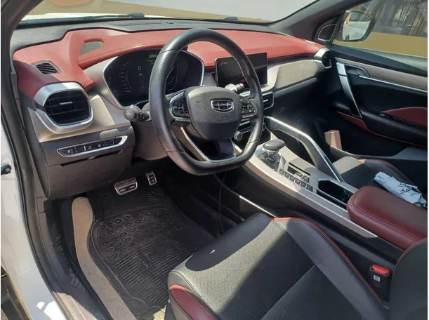 Car image 12