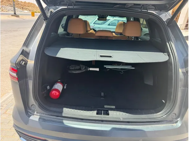 Car image 20