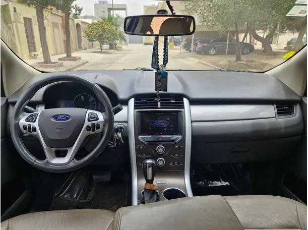 Car image 16