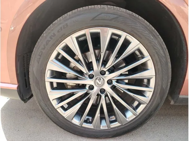Car image 10