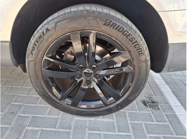 Car image 10