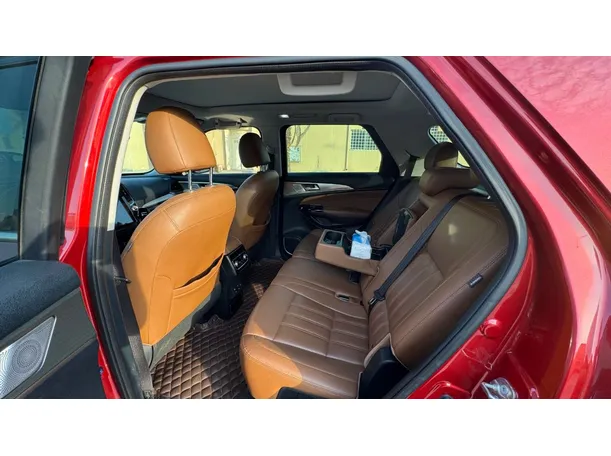 Car image 13