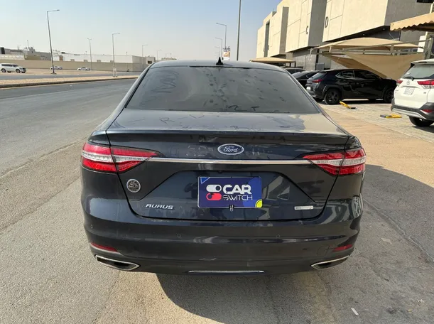 Car image 6