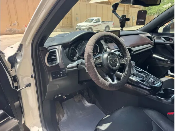Car image 11