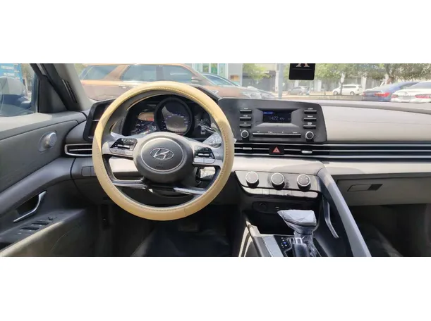 Car image 15