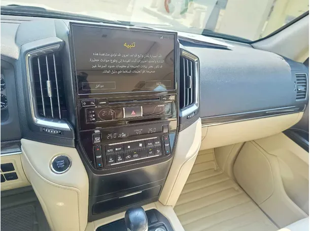 Car image 25