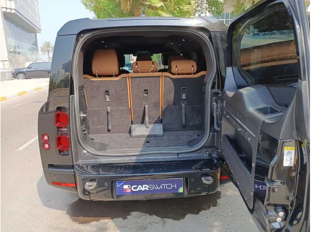 Car image 19
