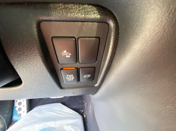 Car image 26