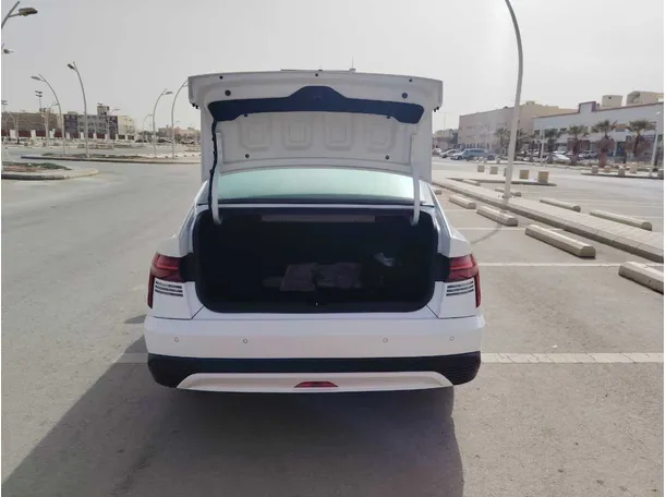 Car image 26