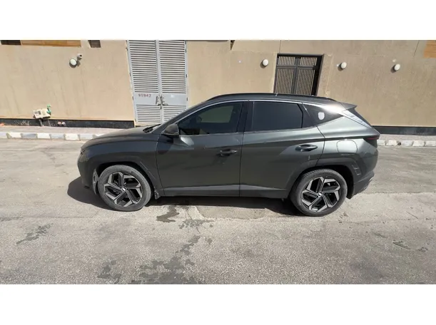 Car image 8