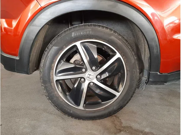Car image 9