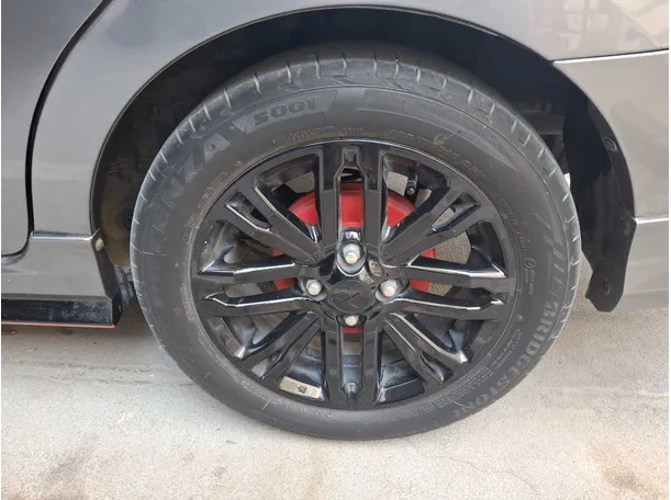 Car image 9