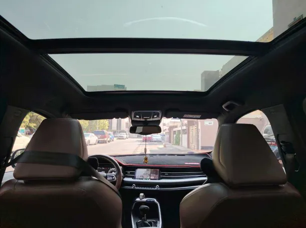 Car image 17