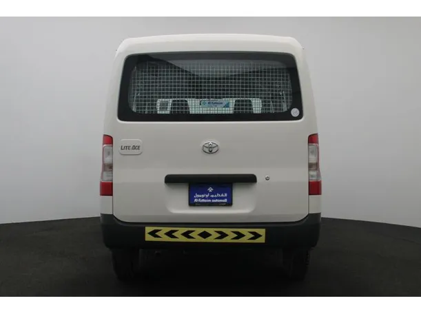 Car image 12