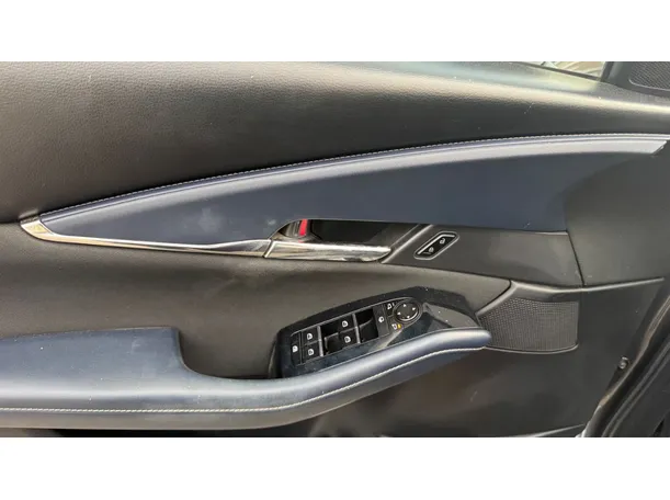 Car image 27