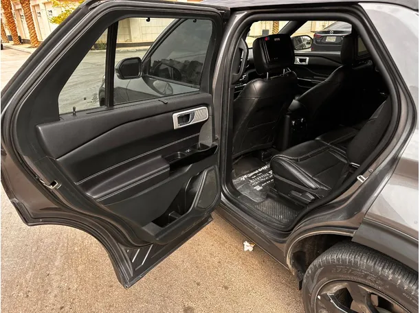 Car image 14