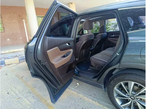 Car image 16