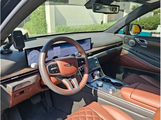 Car image 11
