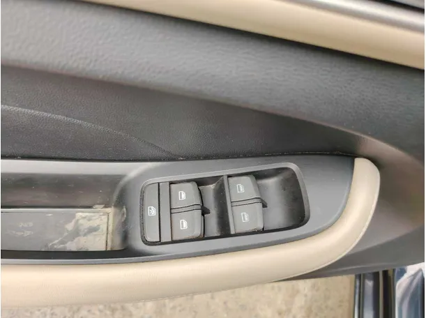 Car image 33