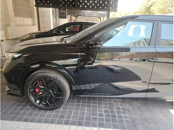 Car image 8