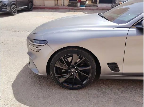 Car image 9