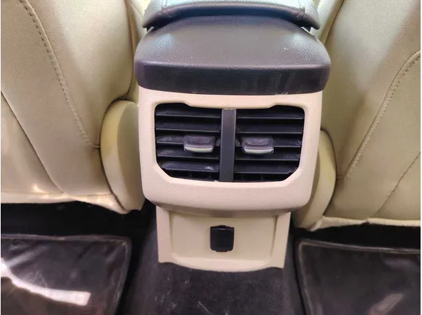 Car image 27