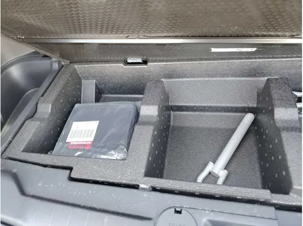 Car image 37