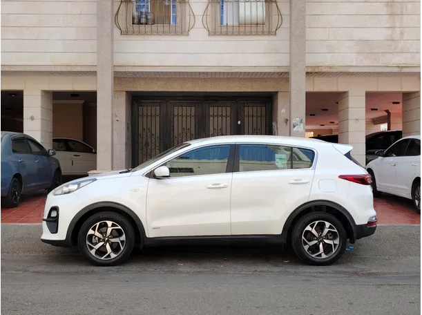 Car image 8