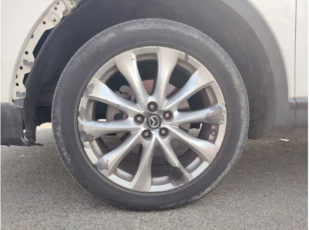 Car image 9
