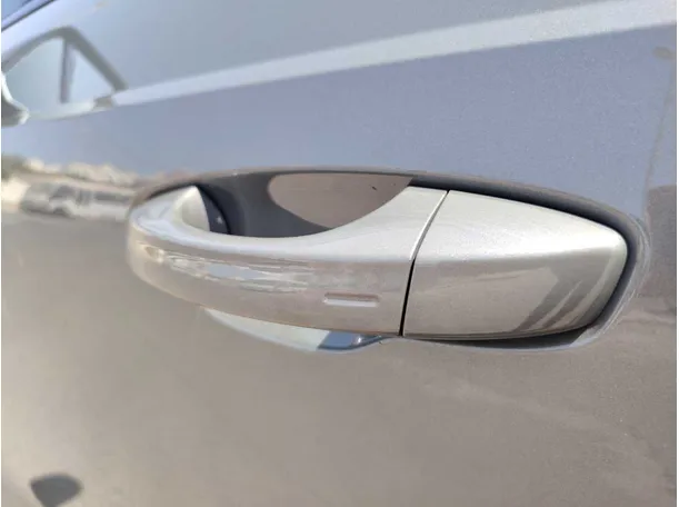 Car image 32