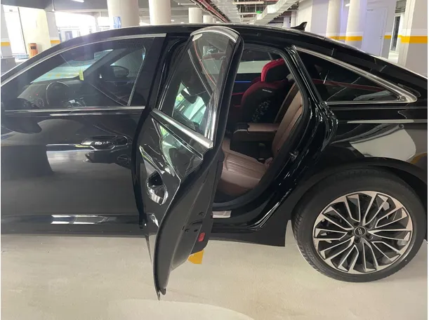 Car image 14