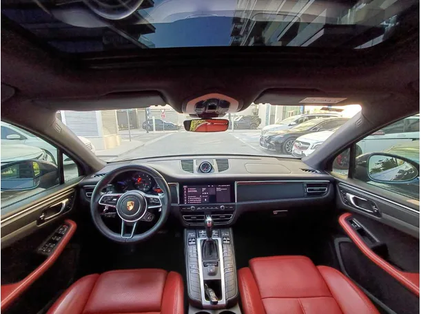 Car image 14