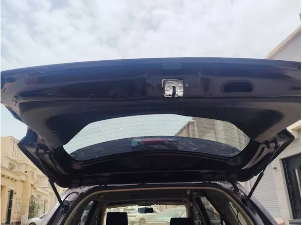 Car image 23