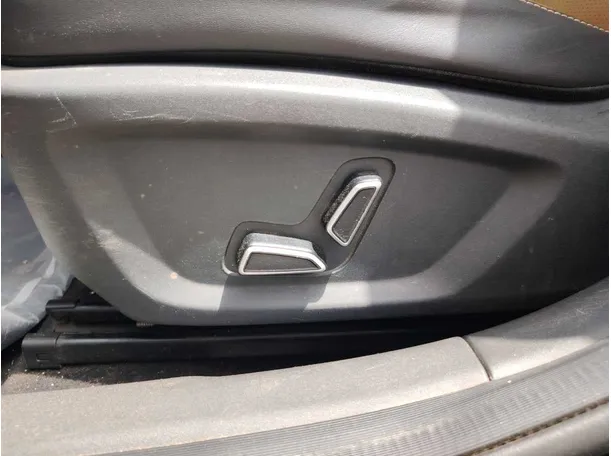 Car image 29