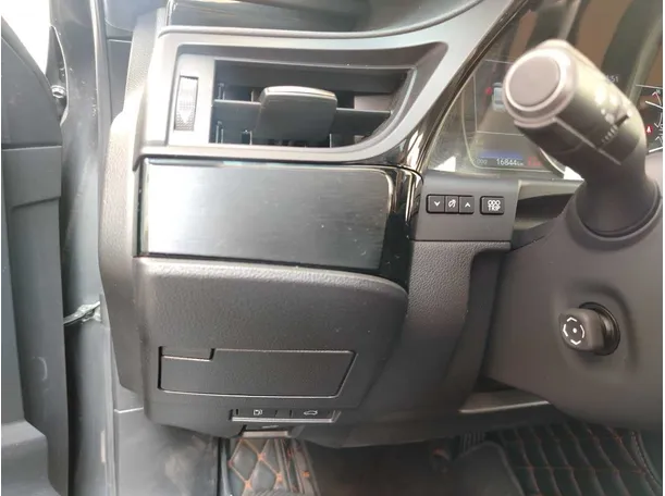 Car image 33