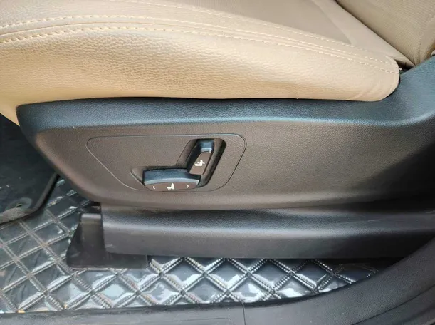 Car image 37
