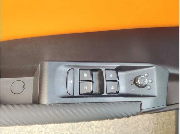 Car image 32