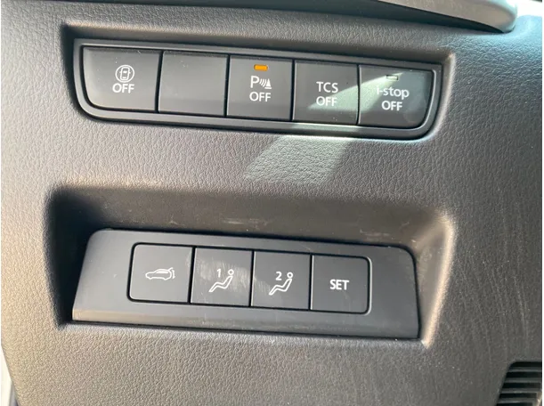 Car image 26