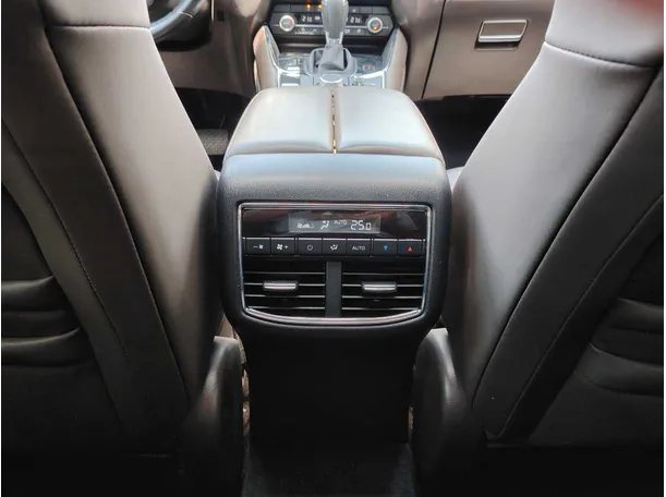 Car image 32