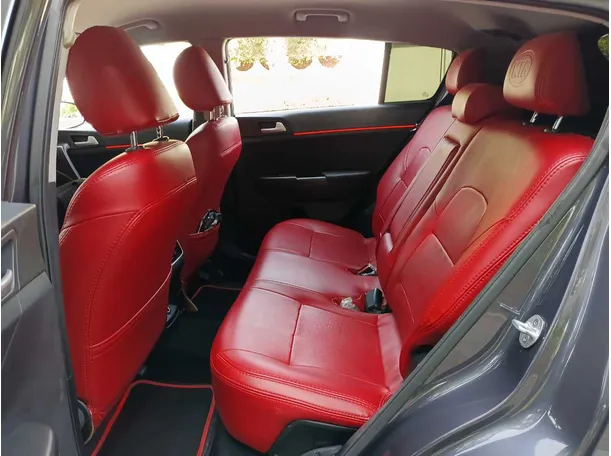 Car image 13