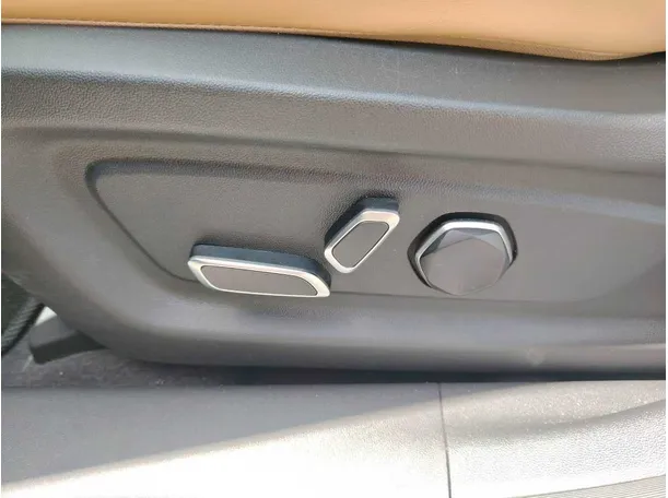 Car image 39