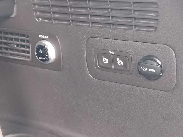 Car image 32